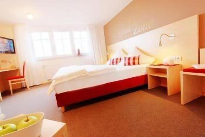 Room 4 of 17