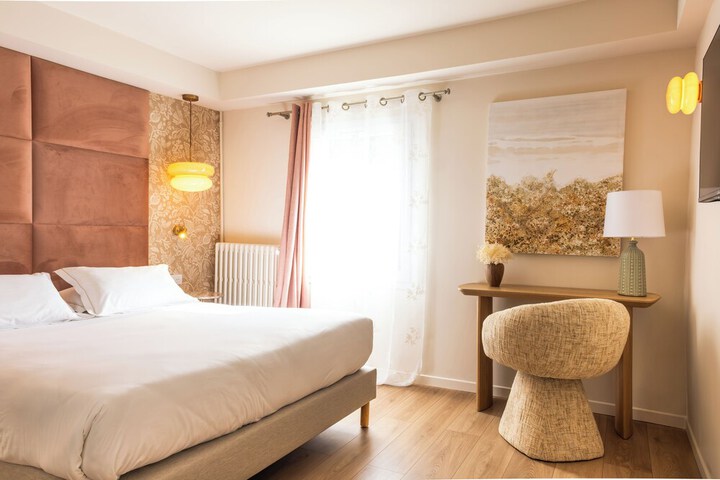 Room 10 of 83