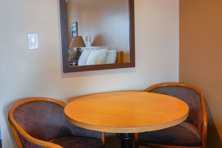 Room 15 of 37