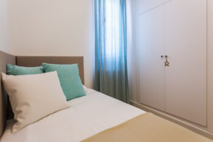 Room 27 of 30