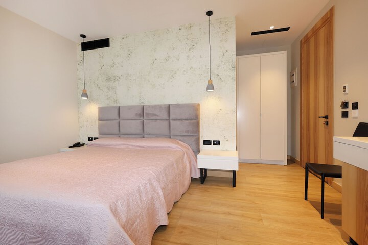 Room 14 of 35