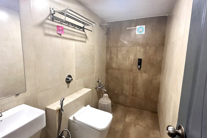 Room 64 of 66