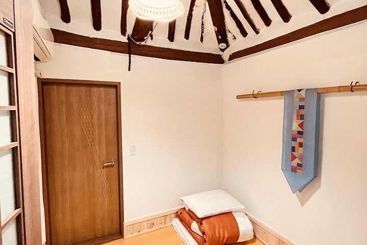 Room 6 of 60
