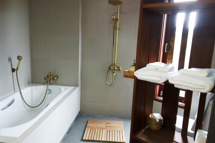 Room 18 of 32
