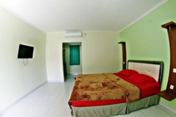 Room 9 of 15