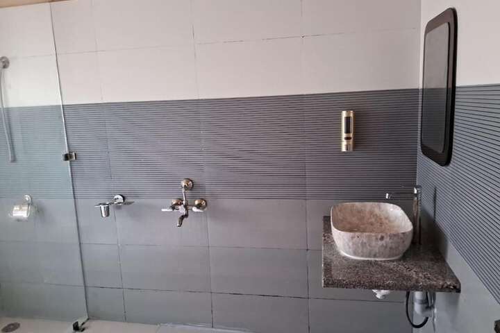 Room 12 of 32