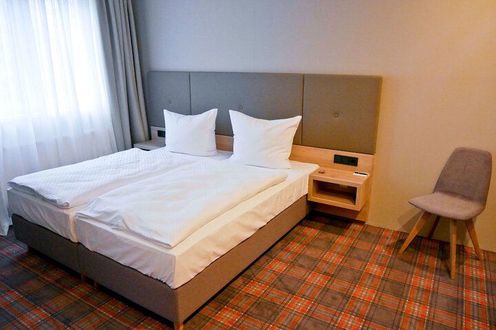 Room 8 of 42