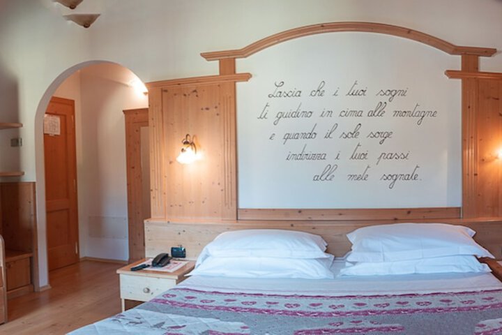 Room 4 of 14
