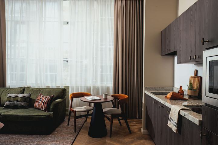 Room 54 of 80