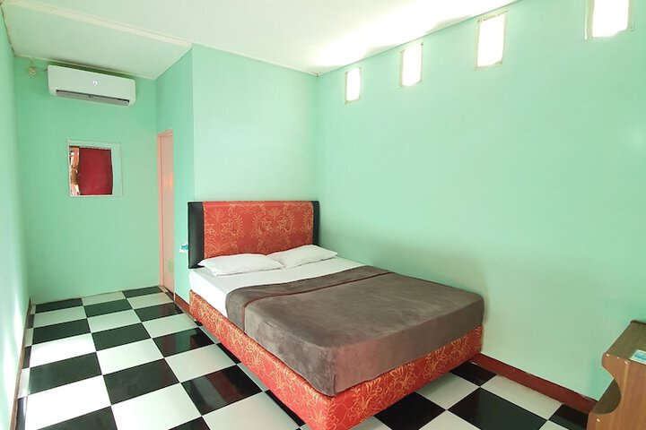 Room 4 of 4