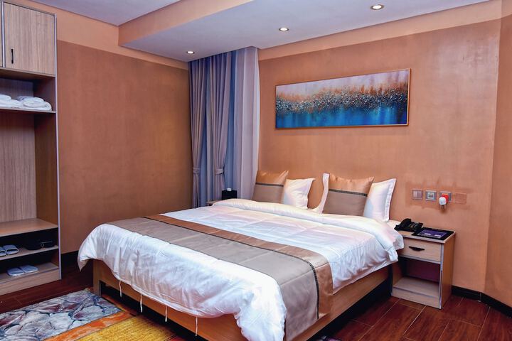 Room 18 of 39
