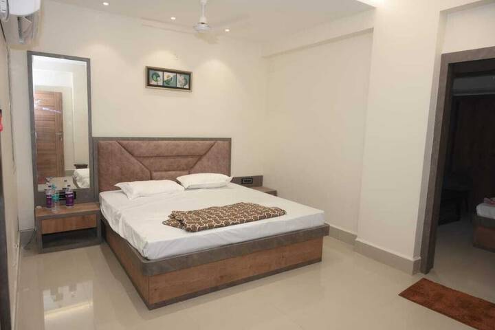 Room 8 of 13