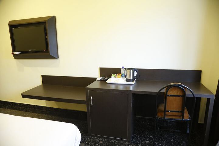 Room 10 of 40