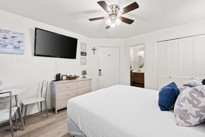Room 18 of 156