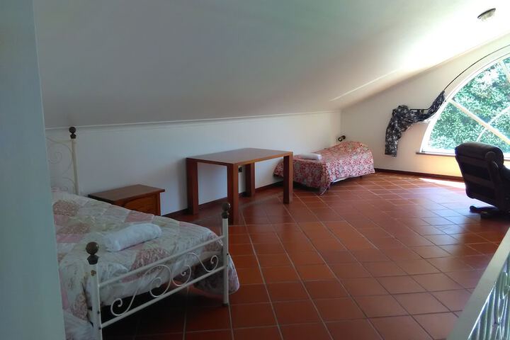 Room 27 of 77