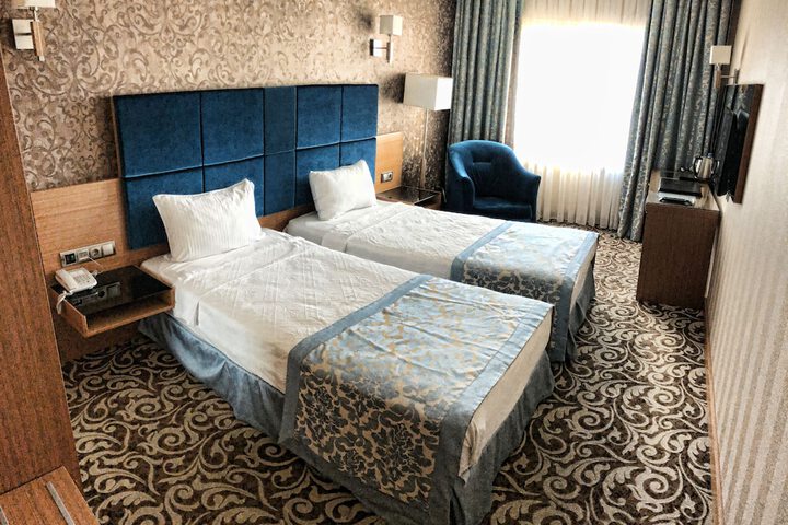 Room 7 of 16