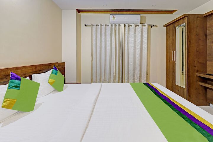 Room 12 of 34
