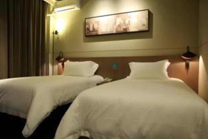 Room 21 of 23