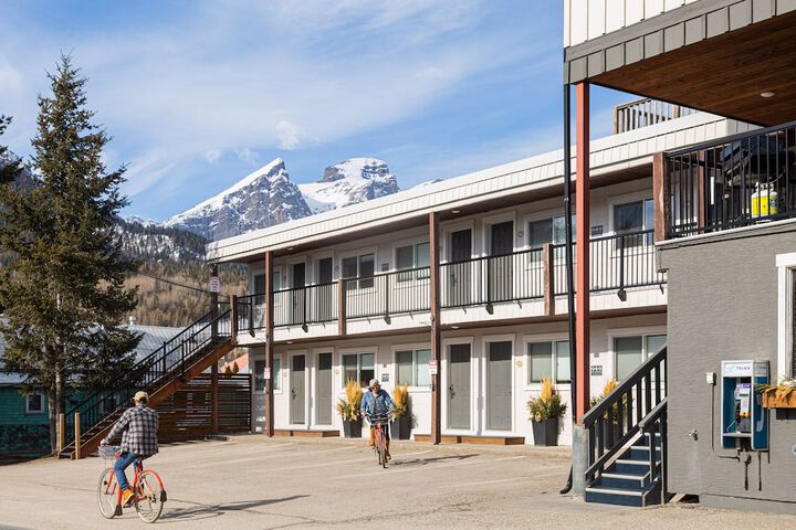 Hotel 74 of 80