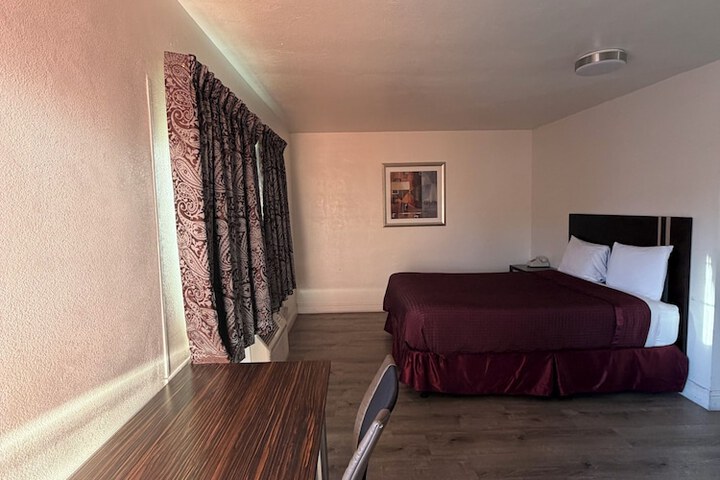 Room 8 of 20