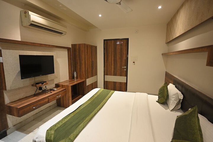Room 10 of 35