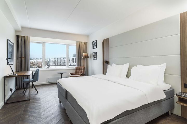 Room 8 of 70