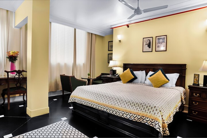 Room 34 of 102