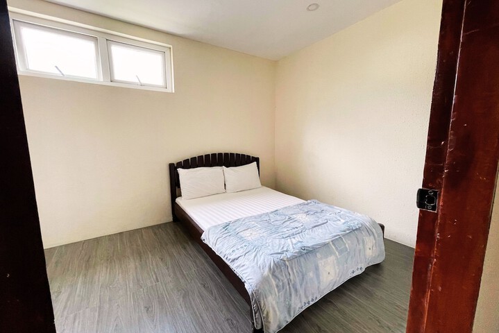 Room 17 of 257