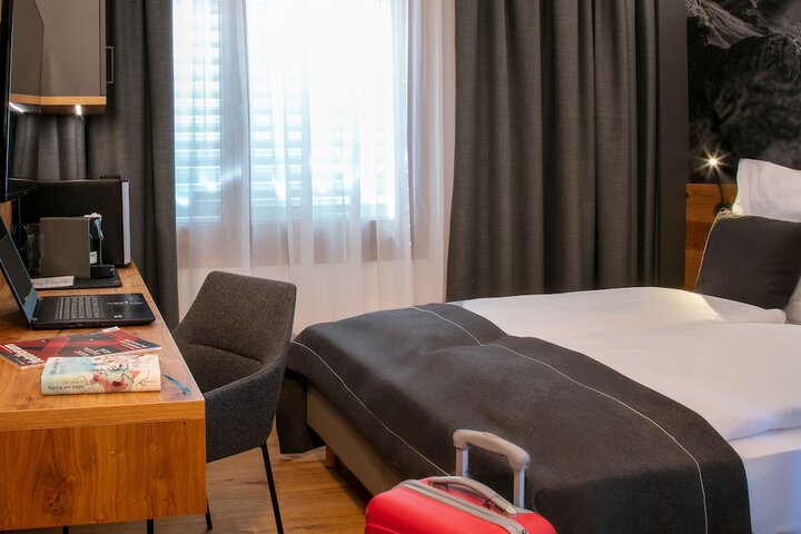 Room 9 of 20
