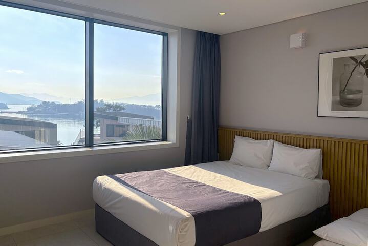 Room 4 of 96