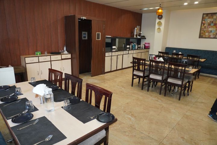 Dining 32 of 77