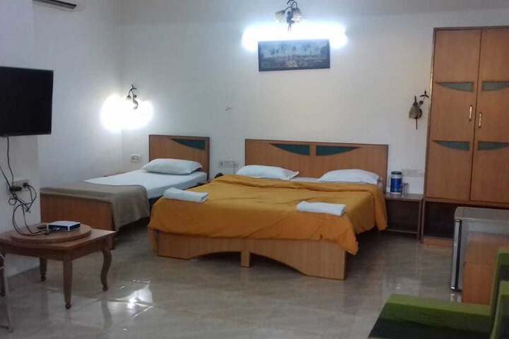 Room 3 of 8