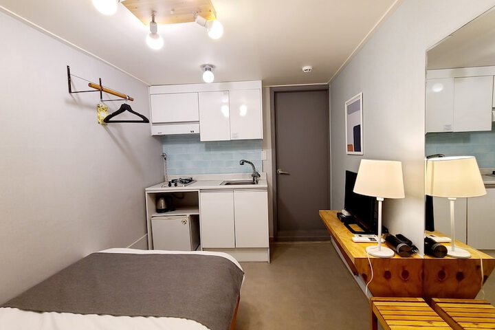 Room 33 of 84