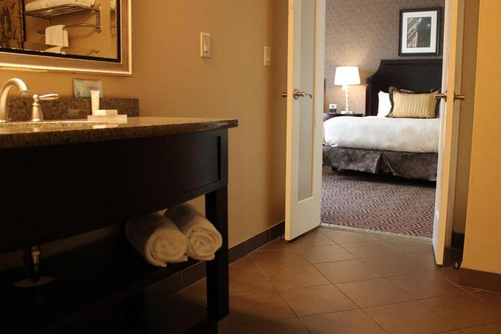 Executive 2 Queen Beds (5 of 6)