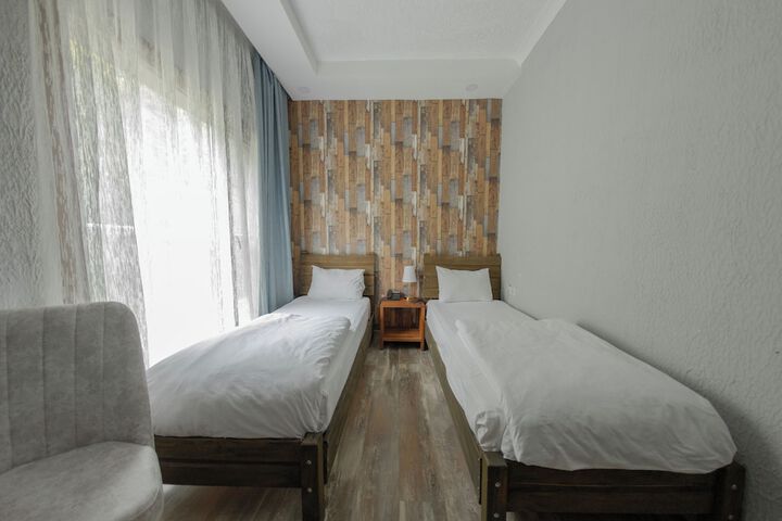 Room 2 of 38