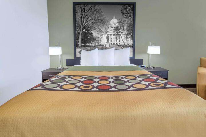 1 King Bed Deluxe Room (2 of 10)