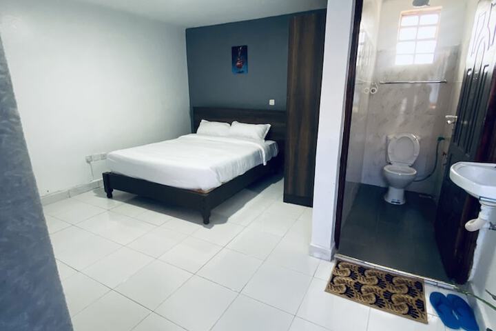 Room 9 of 10