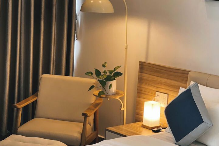 Room 17 of 27