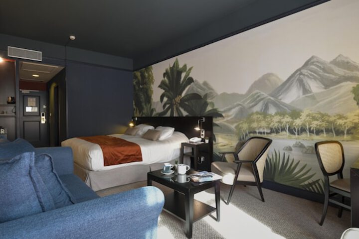 Room 3 of 195