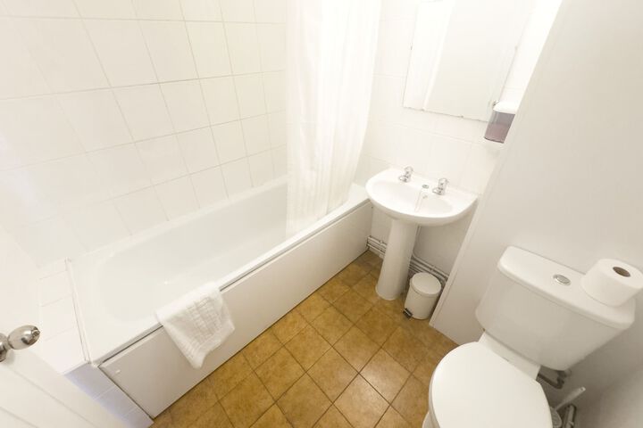 Room 12 of 27