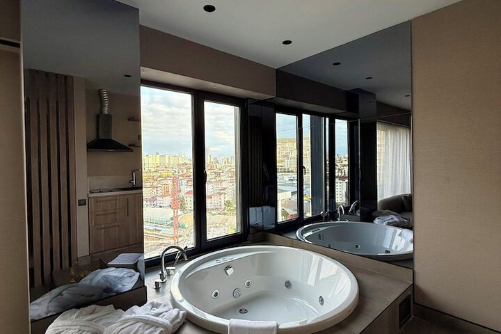 Hot Tub 83 of 104