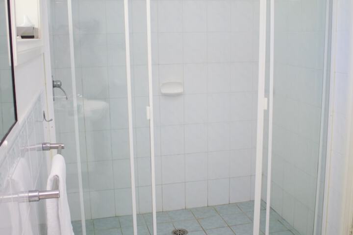 Room 6 of 63