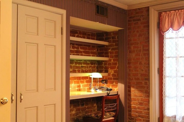 Room 61 of 109