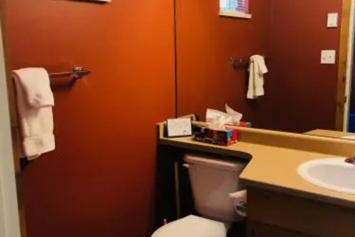Room 8 of 12