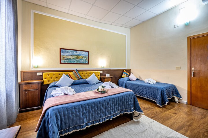 Room 12 of 68