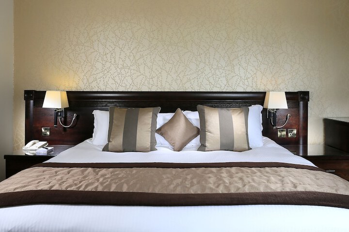 Room 6 of 120