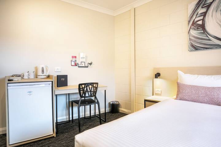 Room 3 of 38