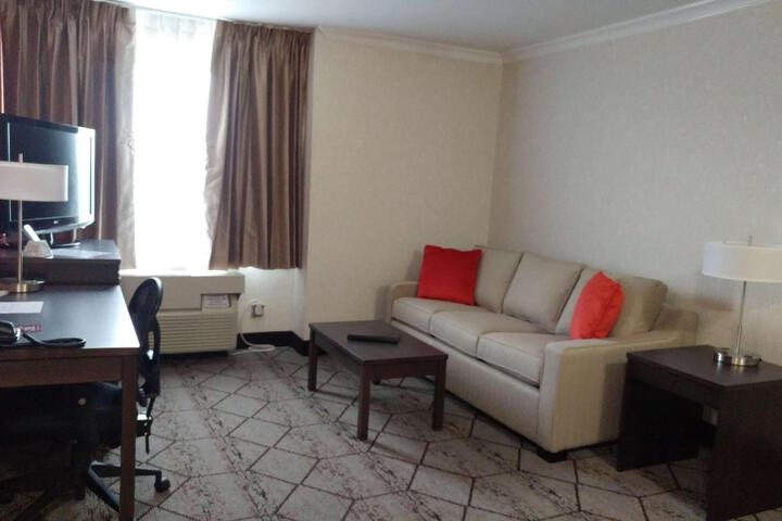 Suite 1 King Bed Upper Floor High Speed Internet Accessible Sofa Bed Microwave and Refri (34 of 34)