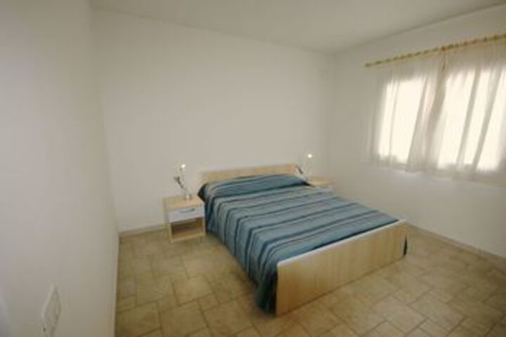 Room 6 of 27