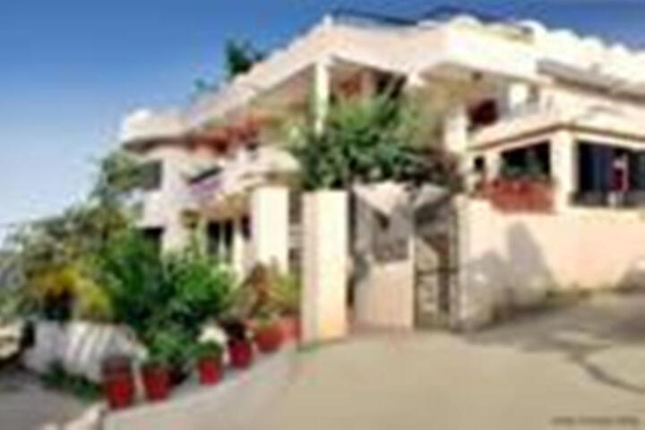 Hotel Parash New